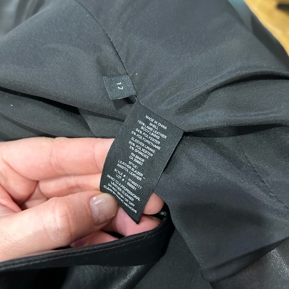 Theory Black Blazer with Wide Lapels and Relaxed Fit - Picture 4 of 4